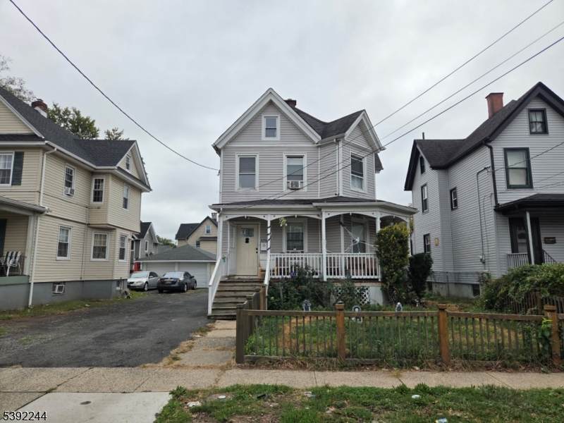 626 E 6th St - Photo 1