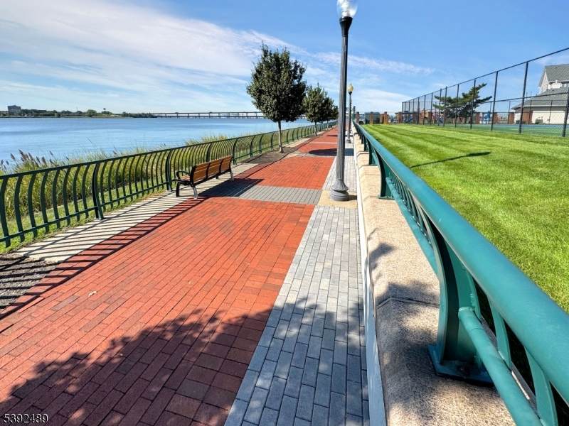 20 Redwood St - Photo 1