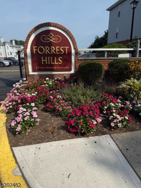 751 Summer Ave - Photo 1