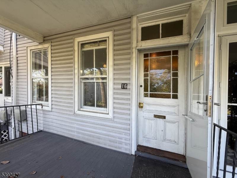 16 Beauvoir Ave - Photo 1