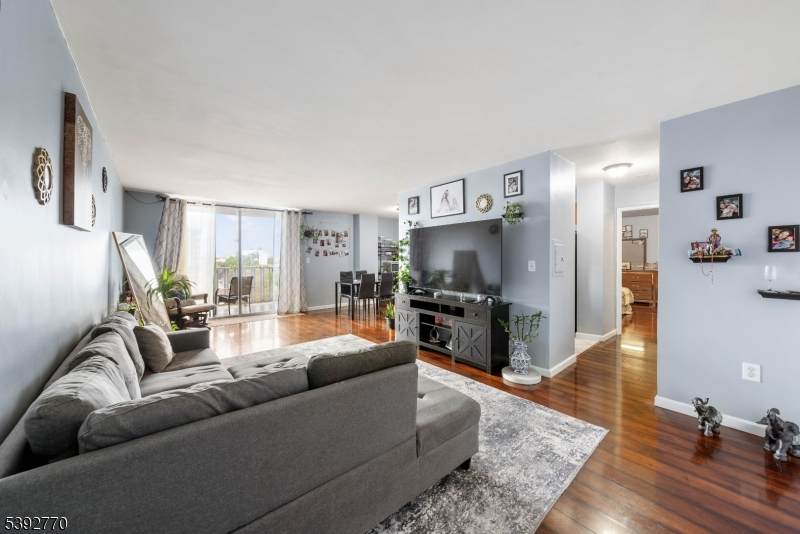 704 712 N Broad St - Photo 1