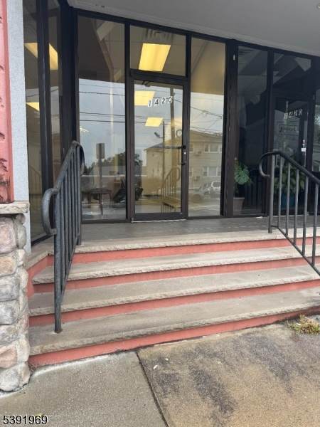 1420 Burnet Ave - Photo 1