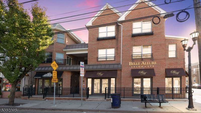 112 N Broadway - Photo 1