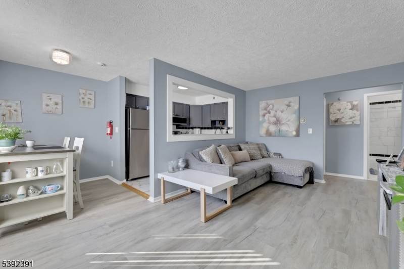 432 Trenton Ave - Photo 1