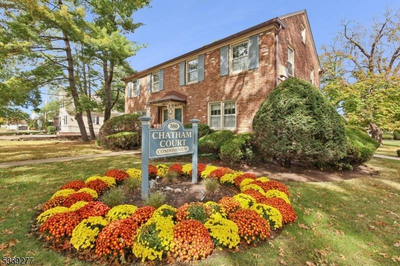 380 Main St - Photo 1