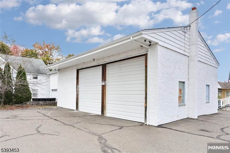 625 Wyckoff Ave - Photo 1