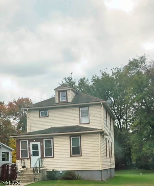 93 Raymond Ave - Photo 1