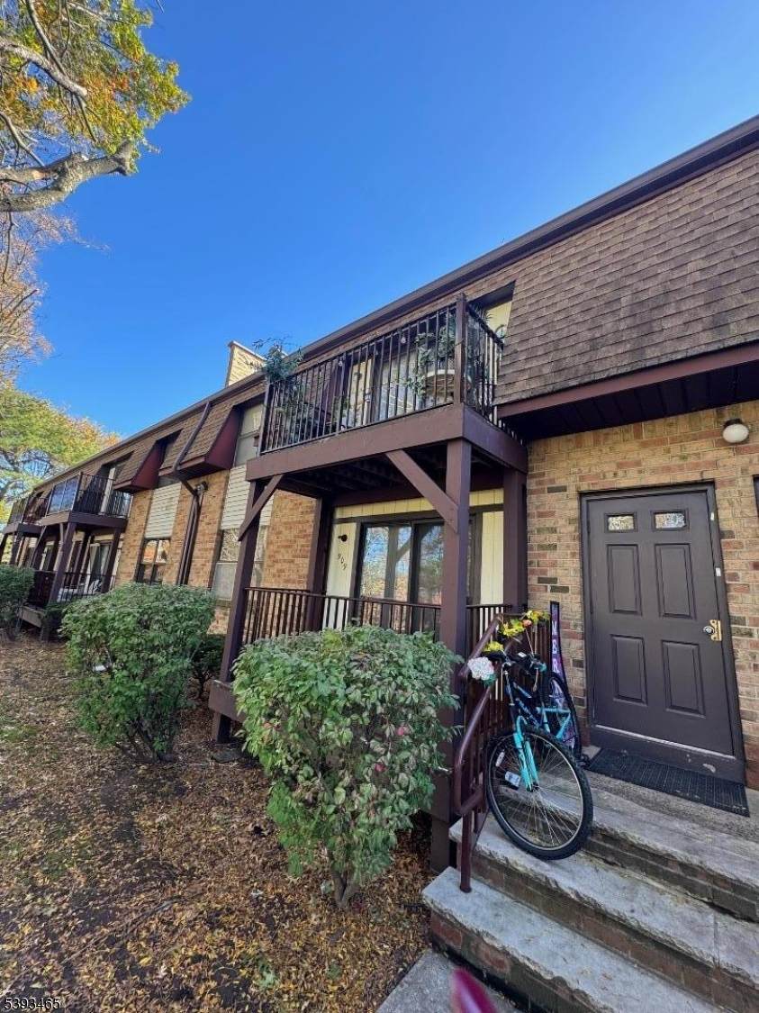 910 N Oaks Blvd - Photo 1