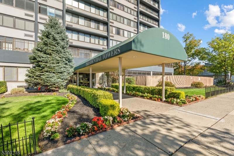 170 Lafayette Ave - Photo 1