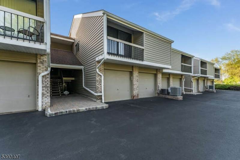 9 Evergreen Dr - Photo 1