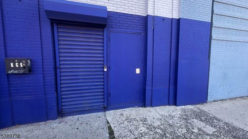 425 Ferry St - Photo 1