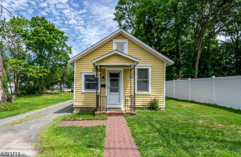 4 Spring St - Photo 1