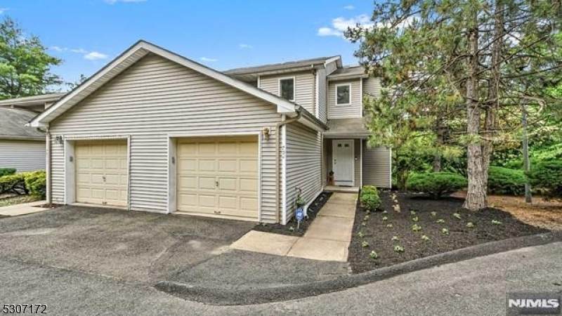 704 Skyline Dr - Photo 1