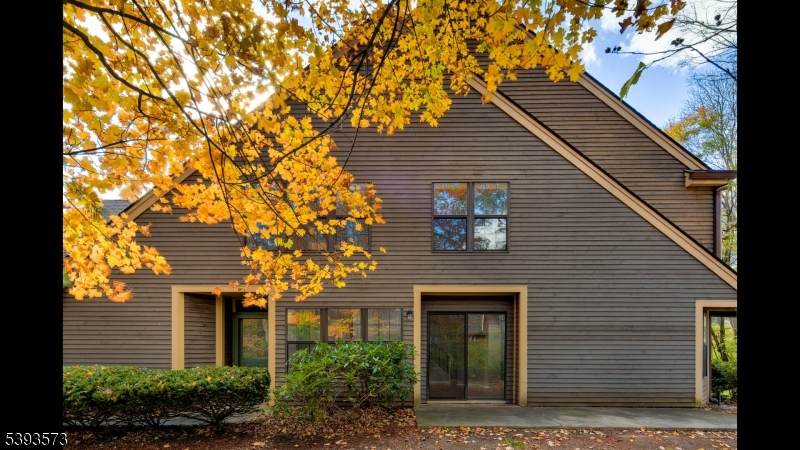 21 Plymouth Aly - Photo 1