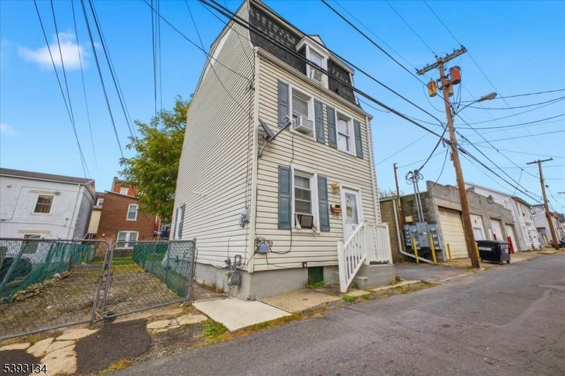 11 Cedar Aly - Photo 1