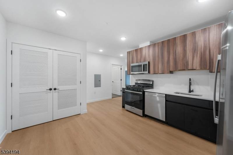 768 Bergen St - Photo 1