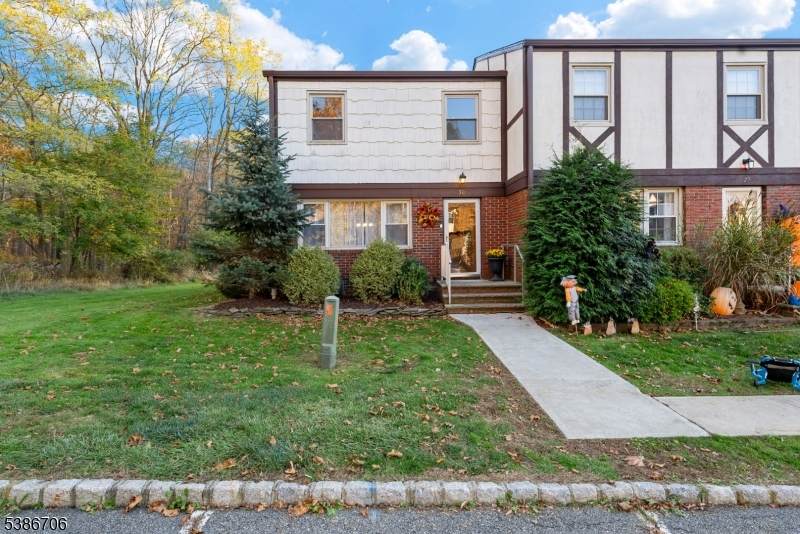 30 Tudor Pl - Photo 1