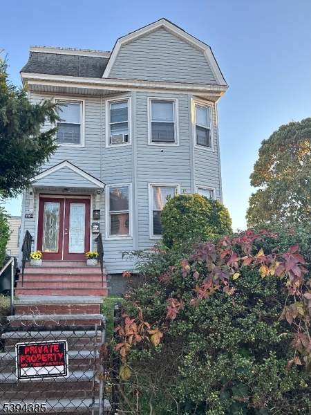 602 Chancellor Ave - Photo 1