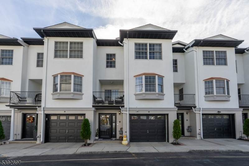 18 Harbor Front Ter - Photo 1