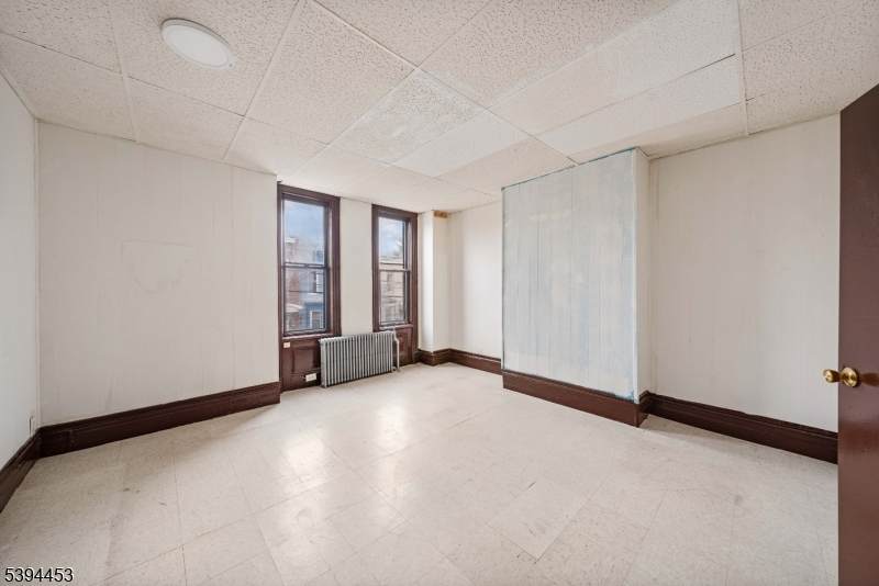 73 Virginia Ave - Photo 1