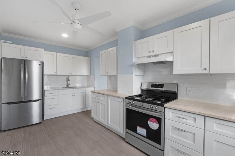 621 Spruce Ave - Photo 1