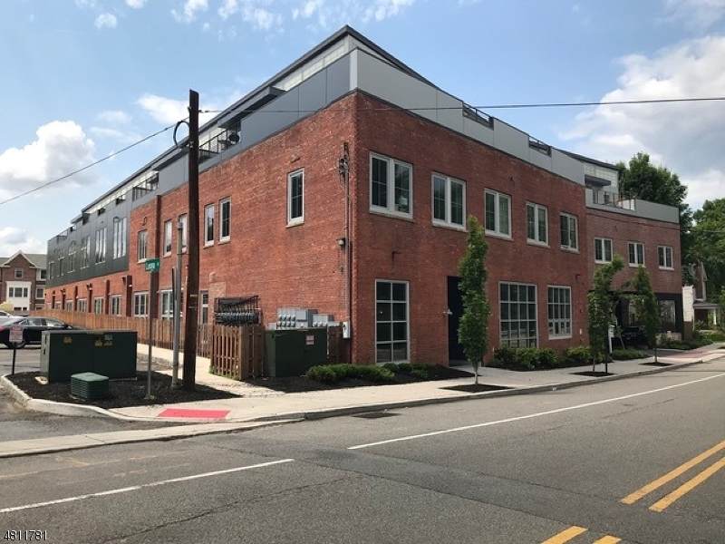 10 Ford Ave - Photo 1