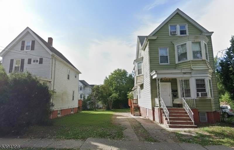 209 Linden Ave - Photo 1