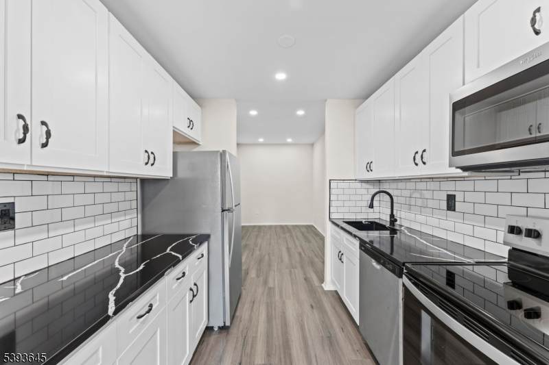 111 Mulberry St - Photo 1