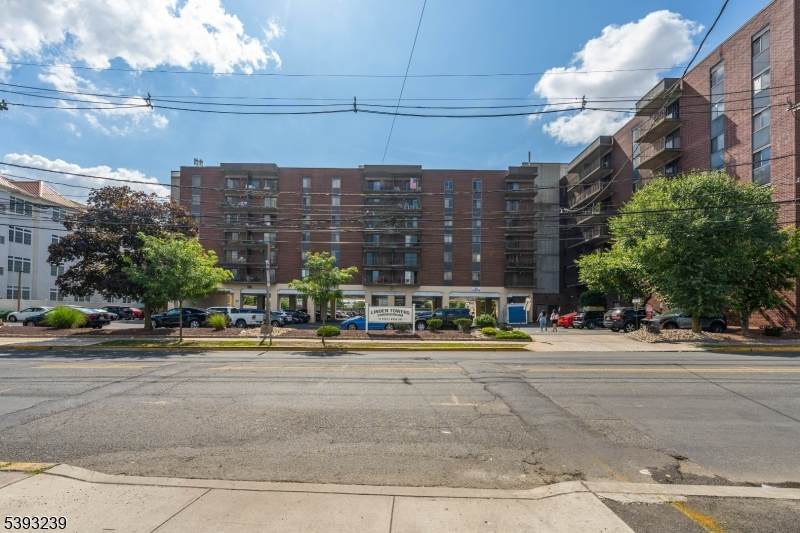 10 N Wood Ave 214 - Photo 1