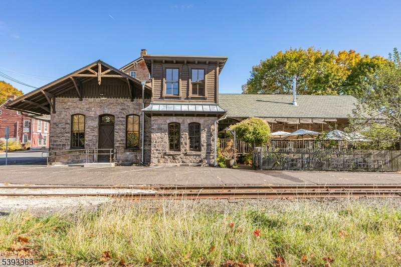 2 Bridge St - Photo 1