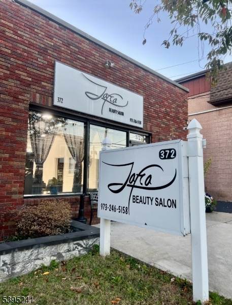 372 Lakeview Ave - Photo 1