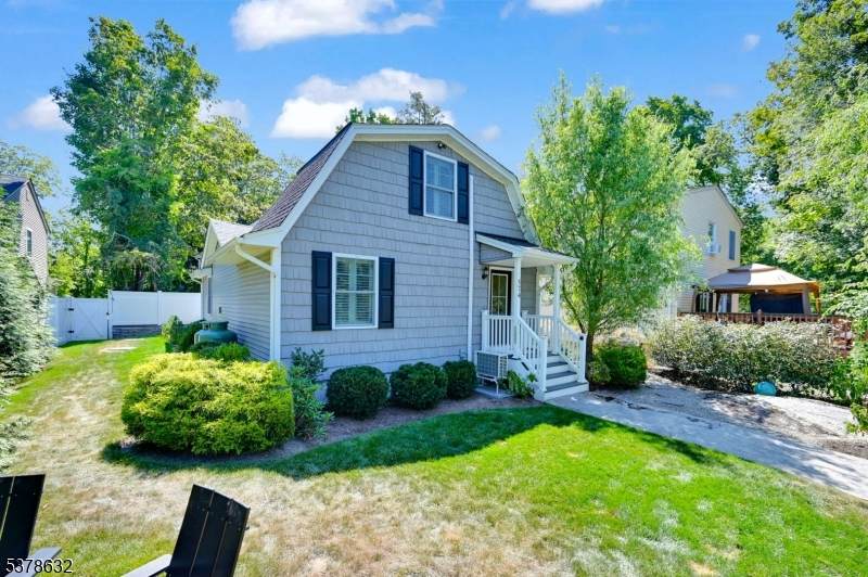 574 Warwick Tpke - Photo 1