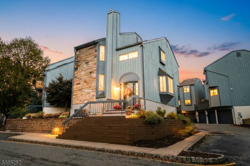 29 Trafalgar Ct - Photo 1