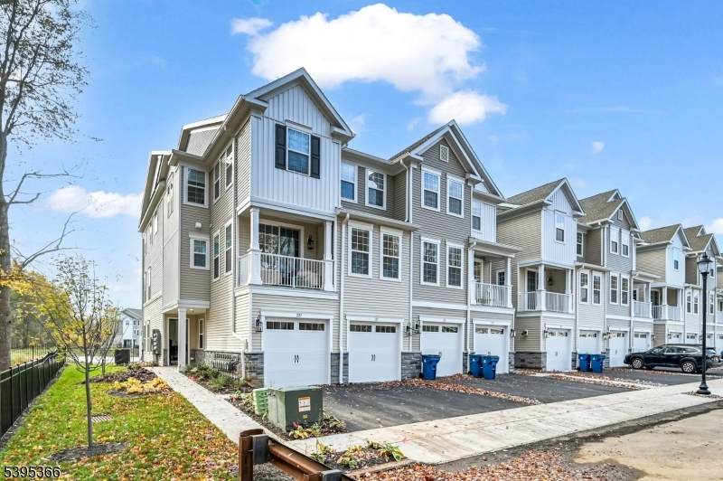 127 Myrtle Rd - Photo 1