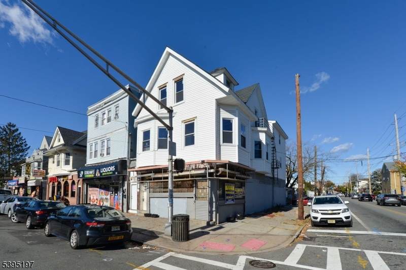 523 Park Ave - Photo 1