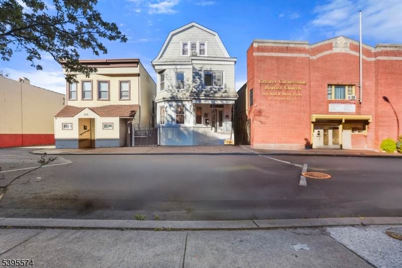 233 N 18Th St - Photo 1