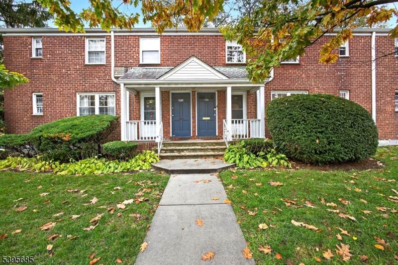 495 Union Ave - Photo 1