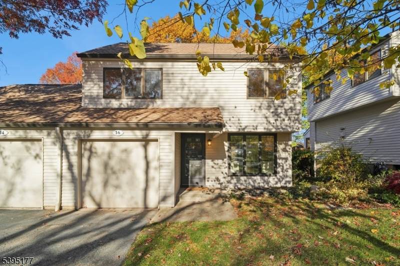 16 Minnisink Dr - Photo 1