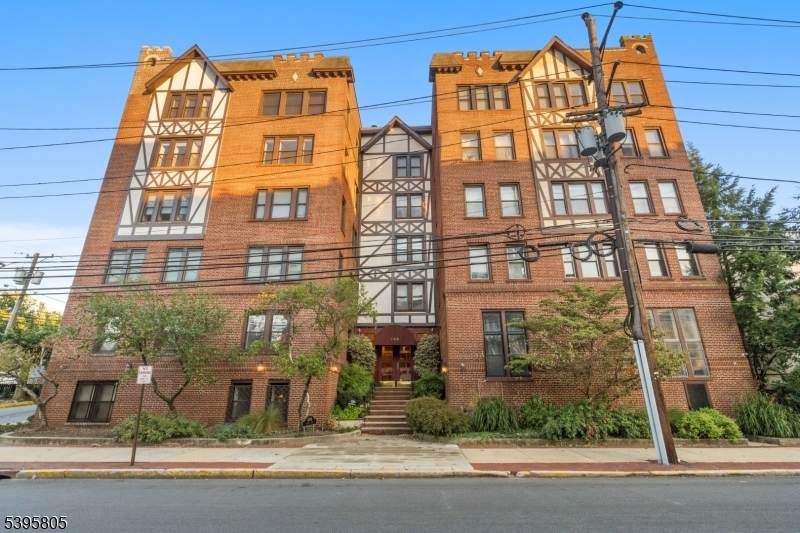 109 Grand Ave - Photo 1