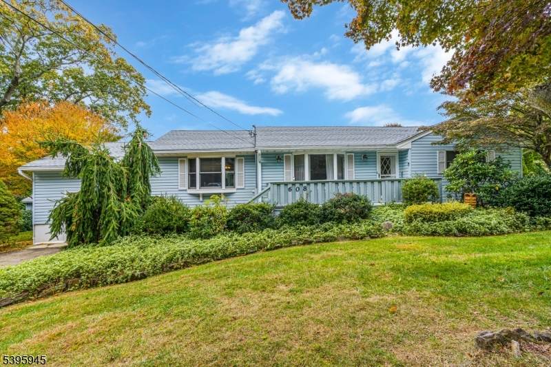 608 Raritan Ave - Photo 1