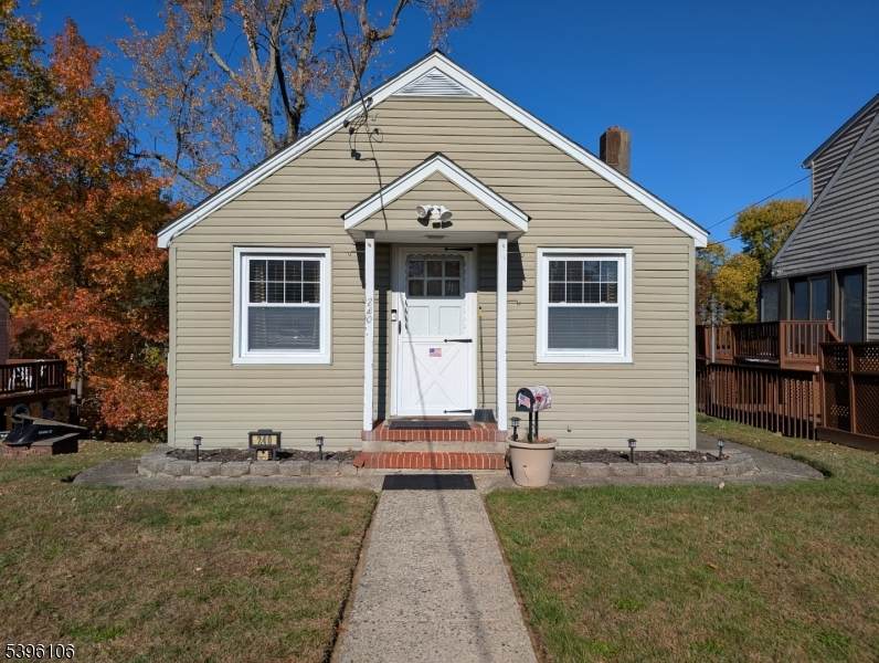 240 Woodcliff Ave - Photo 1