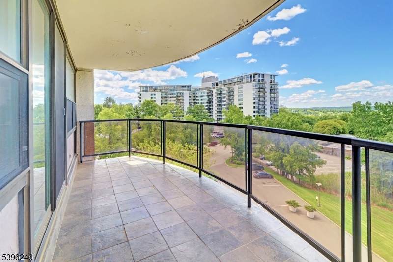 2 Claridge Dr. 3Lw - Photo 1