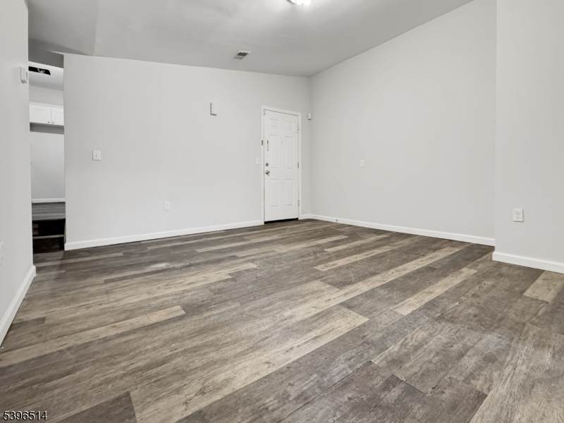 511 S Main St - Photo 1