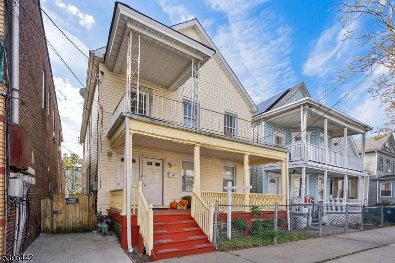 203 Gordon St - Photo 1