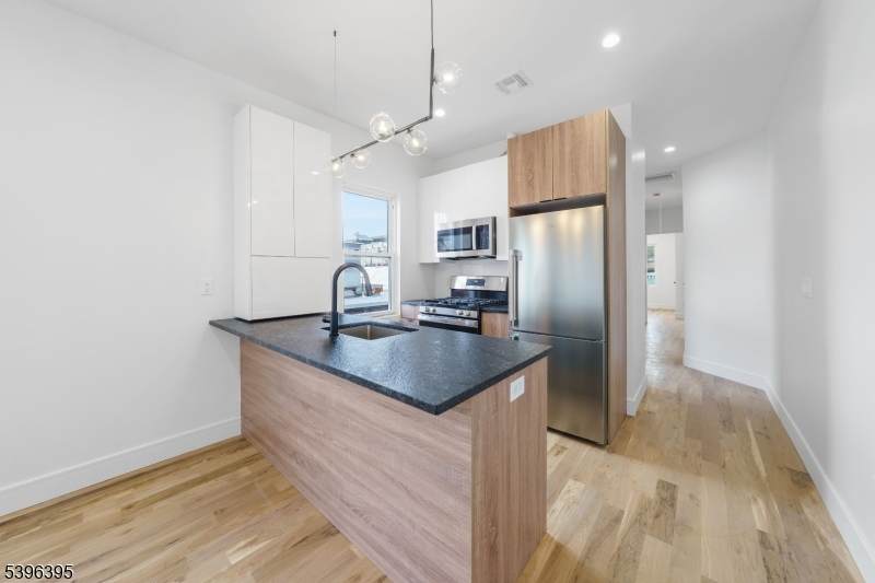 114 Center St - Photo 1