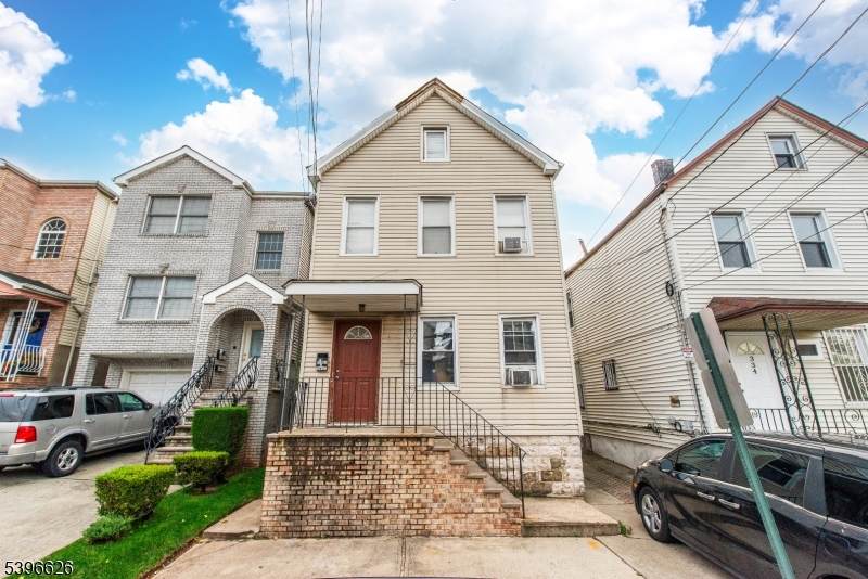 332 Pine St - Photo 1