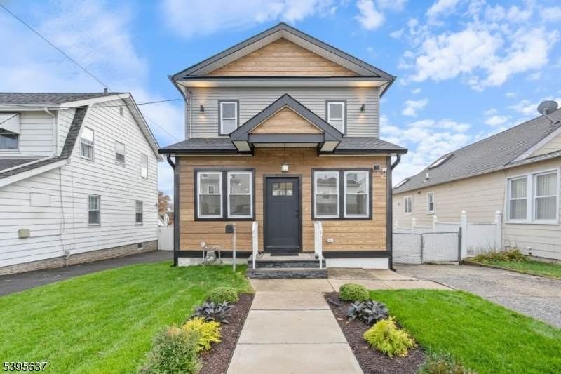 542 Leo St - Photo 1