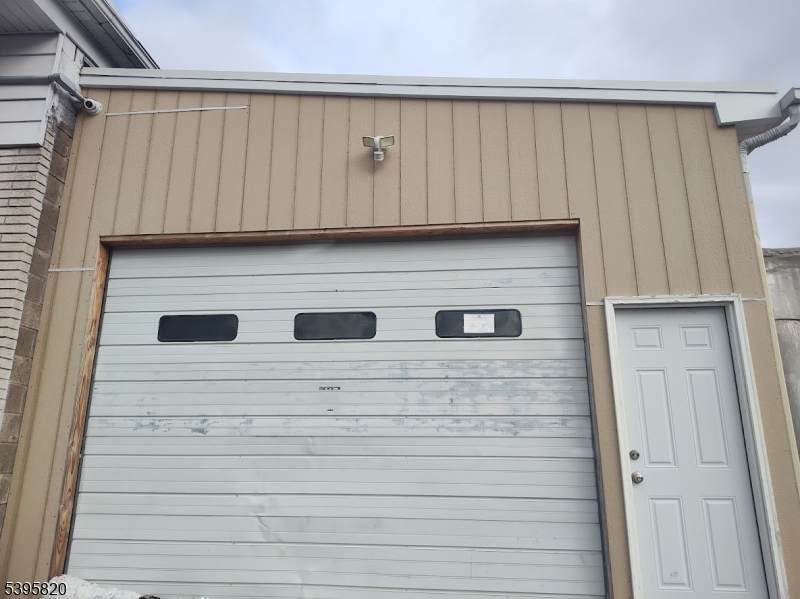 812 S Main St - Photo 1