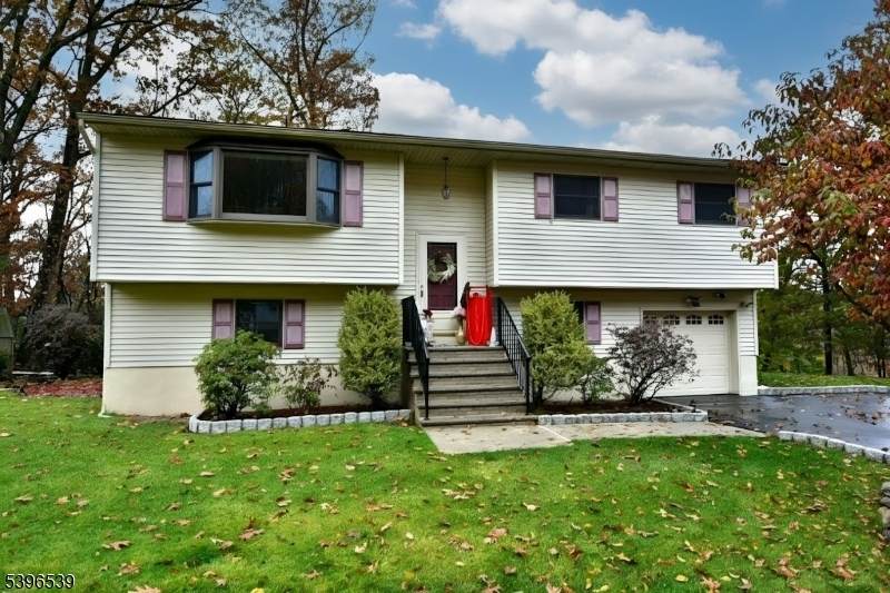 24 Fountain Dr - Photo 1