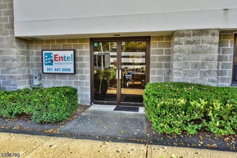 230 W Parkway, Unit 8 - Photo 1